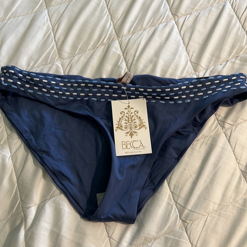 Bikini - Picture 4 of 6